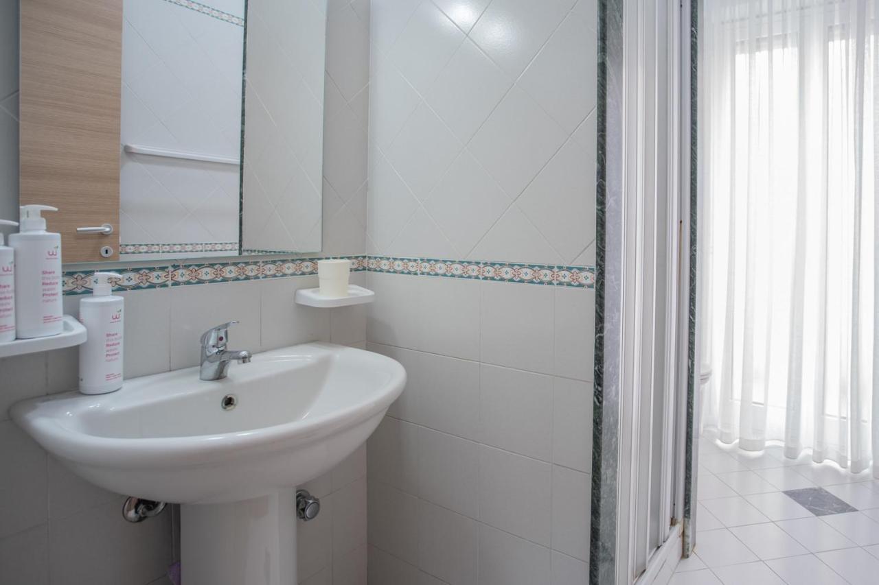 Seaview Rooms In The Center By Wonderful Italy Чефалу Екстериор снимка